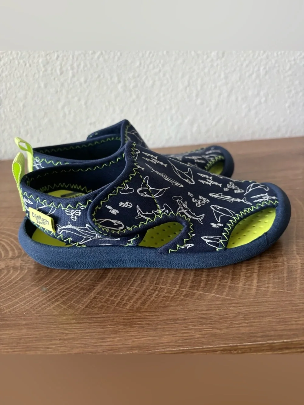 OshKosh B'gosh Water Shoes Toddler Size 9